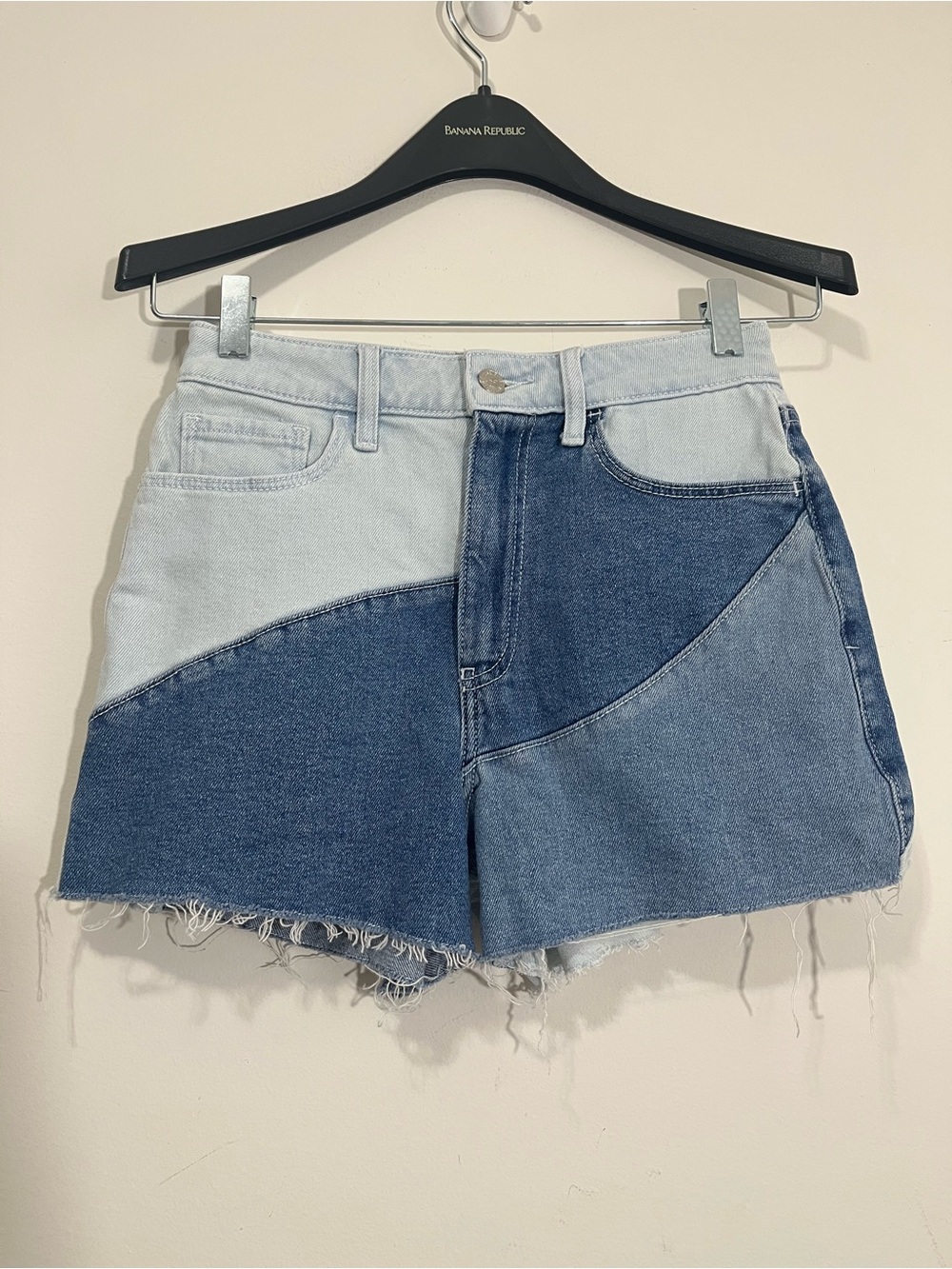 Hollister Shorts Ultra High-Rise Colorblock Denim Mom Shorts Size 25 3" Raw Hem